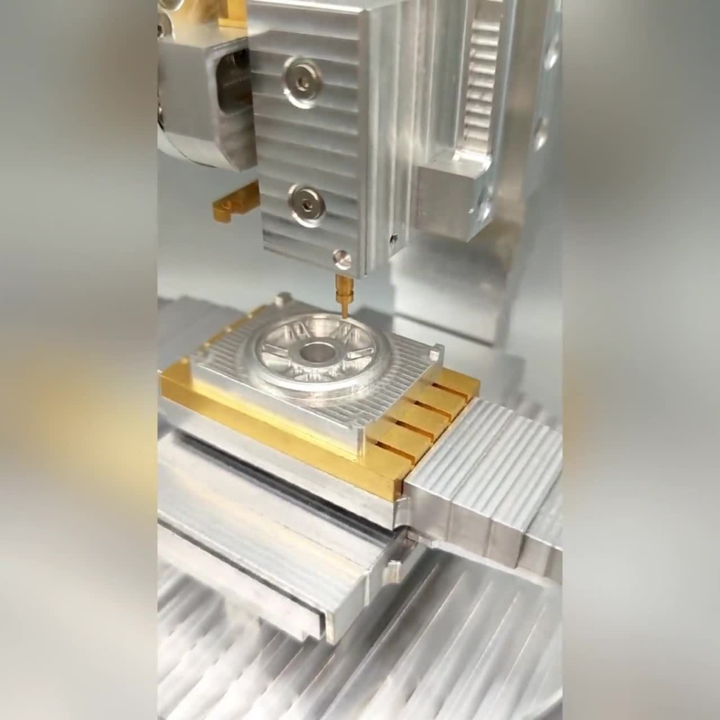 Máquinas Micro-CNC: Engenharia de Precisão